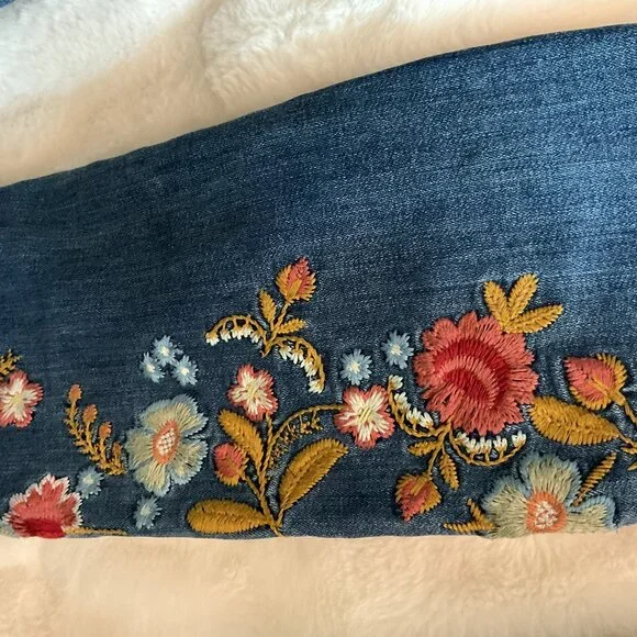 Sundance Women's Embroidered Jeans size 28 - Picture 9 of 12